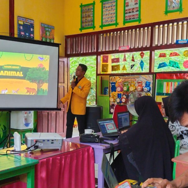 Pelatihan Pembuatan Media Pembelajaran Interaktif Menggunakan Canva