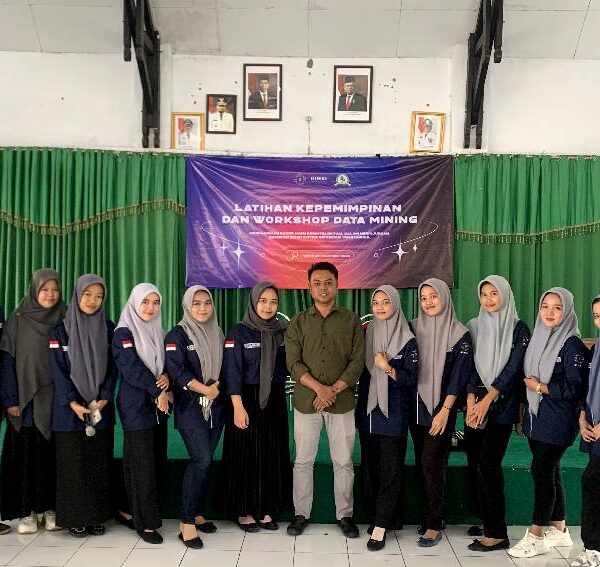 Latihan Kepemimpinan dan Workshop Data Mining oleh HIMSI UNIPOL