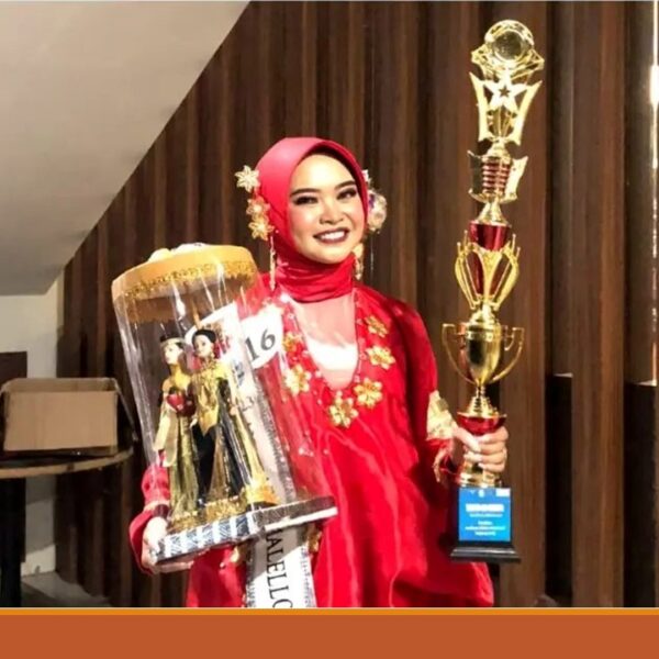 Mahasiswa Unipol Raih Juara 1 Pemilihan Ana Dara Kallolo Malello Soppeng 2023