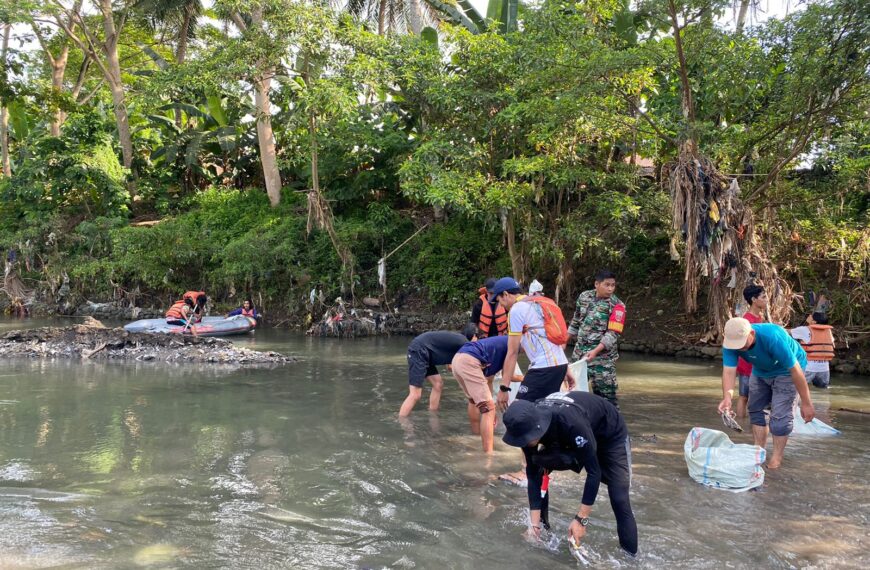 Aksi Bersih Sungai oleh HIMATIKOM UNIPOL