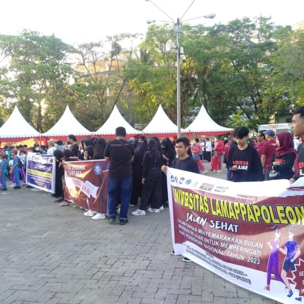 Jalan Sehat Memperingati Hardiknas