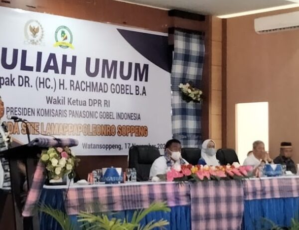 Rahmat Gobel Beberkan Kiat Kiat Dalam Mencapai Sukses di Hadapan Mahasiswa Lamappapoleonro