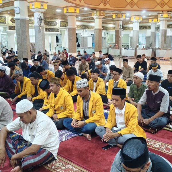Universitas Lamappapoleonro Gelar Safari Ramadan di Masjid Agung Darussalam Watansoppeng, Perkuat Silaturahmi dengan Masyarakat.