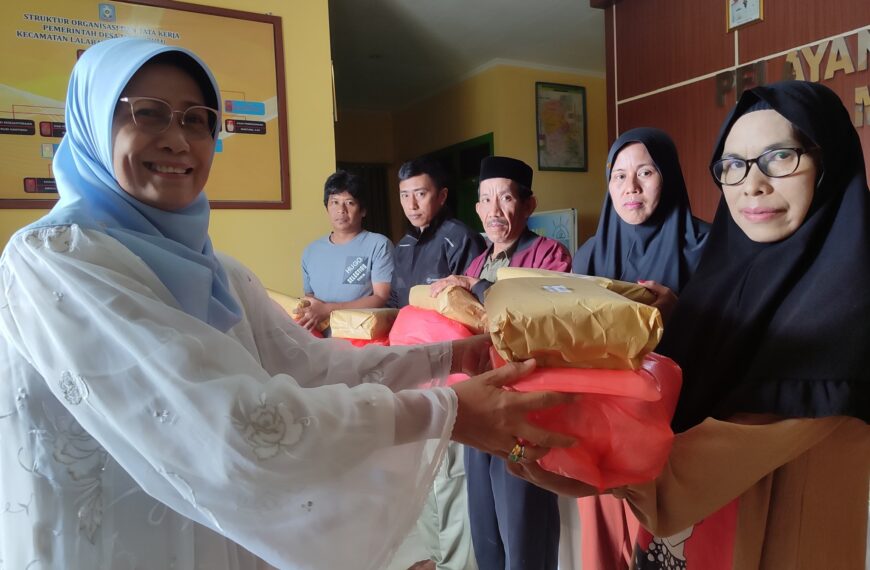 Rektor Unipol Salurkan Bantuan Sosial Untuk Korban Longsor di Desa Mattabulu