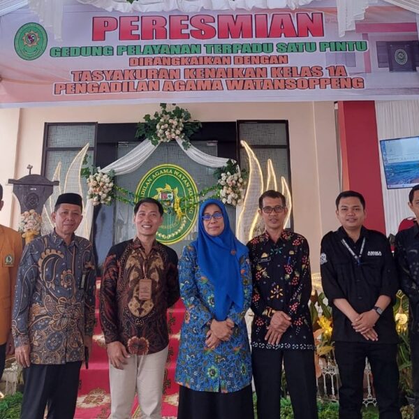 Rektor Unipol Ucapkan Selamat atas Peresmian Gedung PTSP dan Kenaikan Kelas 1A Pengadilan Agama Soppeng
