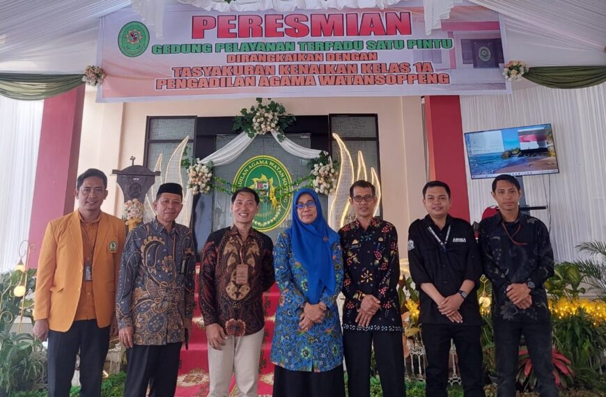 Rektor Unipol Ucapkan Selamat atas Peresmian Gedung PTSP dan Kenaikan Kelas 1A Pengadilan Agama Soppeng