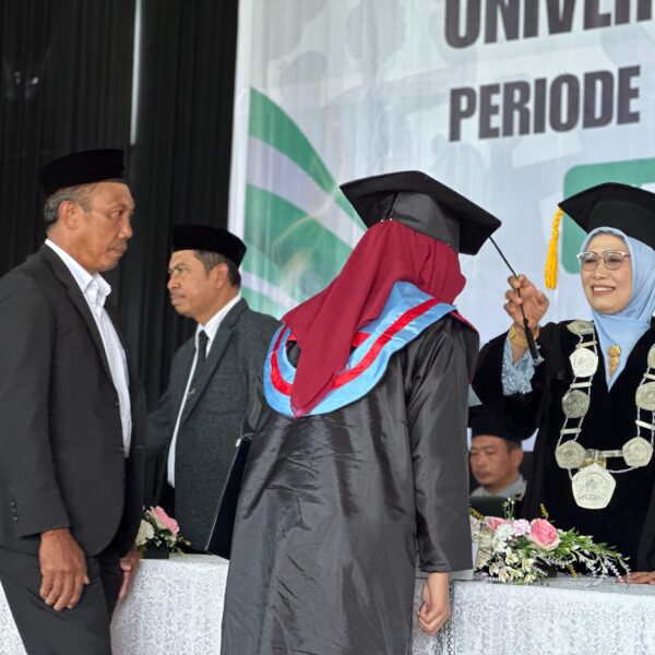 UNIPOL Soppeng Wisuda 326 Lulusan pada Periode II Tahun 2025, Pertama Kalinya di Auditorium Kampus