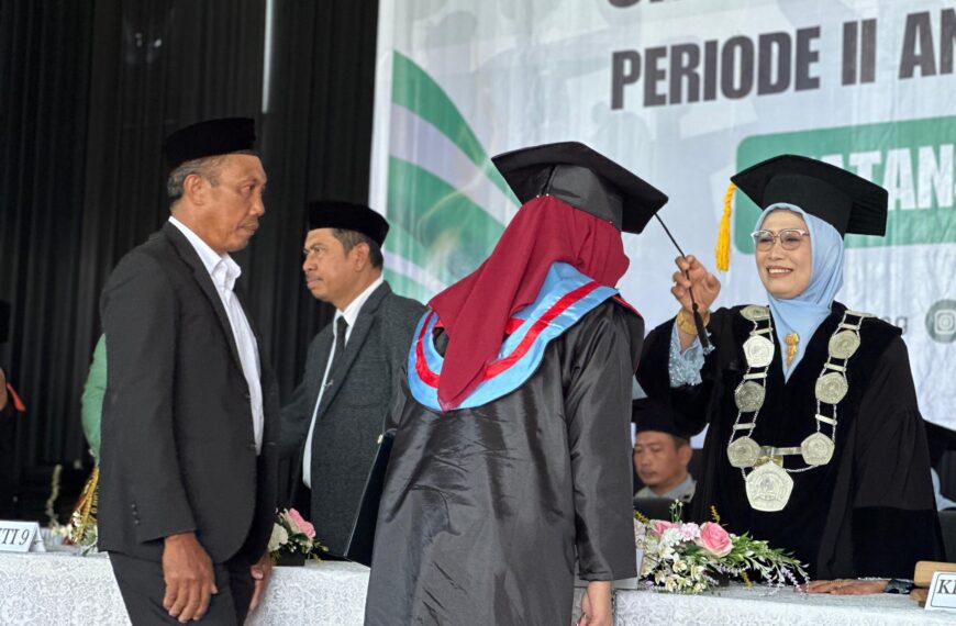 UNIPOL Soppeng Wisuda 326 Lulusan pada Periode II Tahun 2025, Pertama Kalinya di Auditorium Kampus