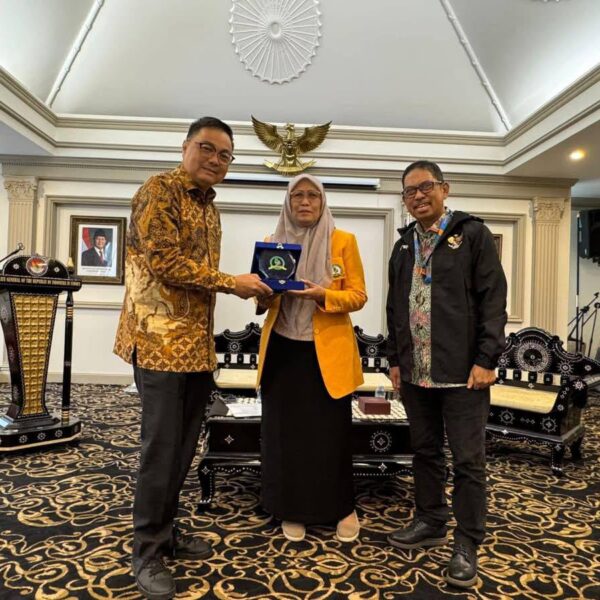 Rektor Unipol Gelar Kunjungan dan Diskusi dengan Konsulat Jenderal RI di Sydney, Australia.