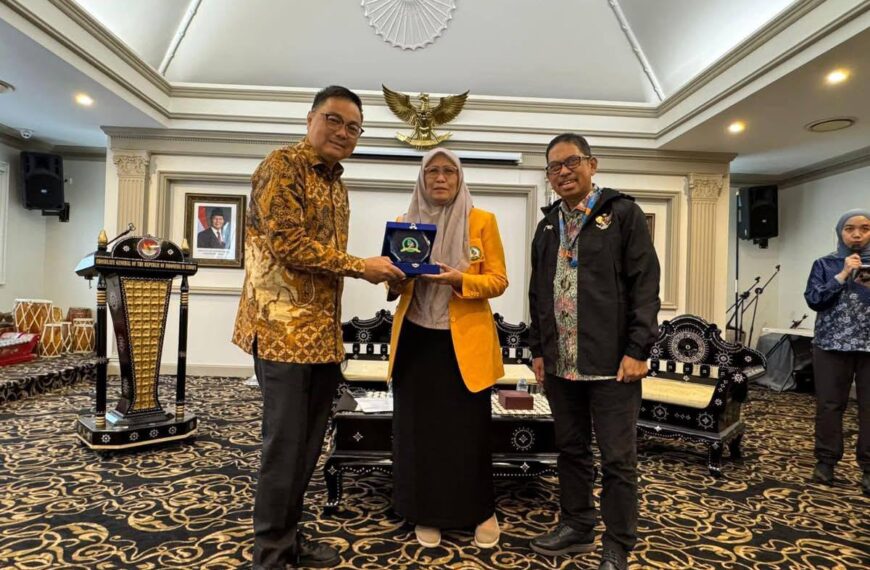 Rektor Unipol Gelar Kunjungan dan Diskusi dengan Konsulat Jenderal RI di Sydney, Australia.