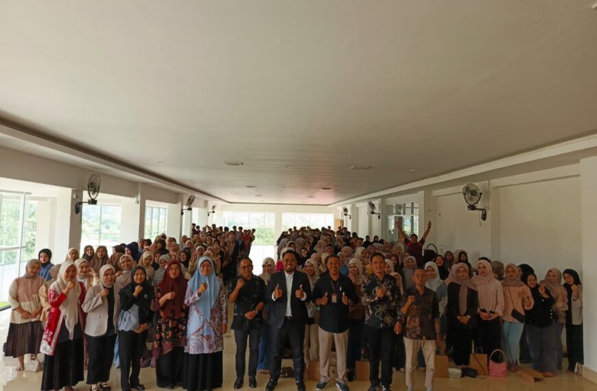 Universitas Lamappapoleonro Gelar Pembekalan Dunia Kerja bagi Mahasiswa Semester Akhir