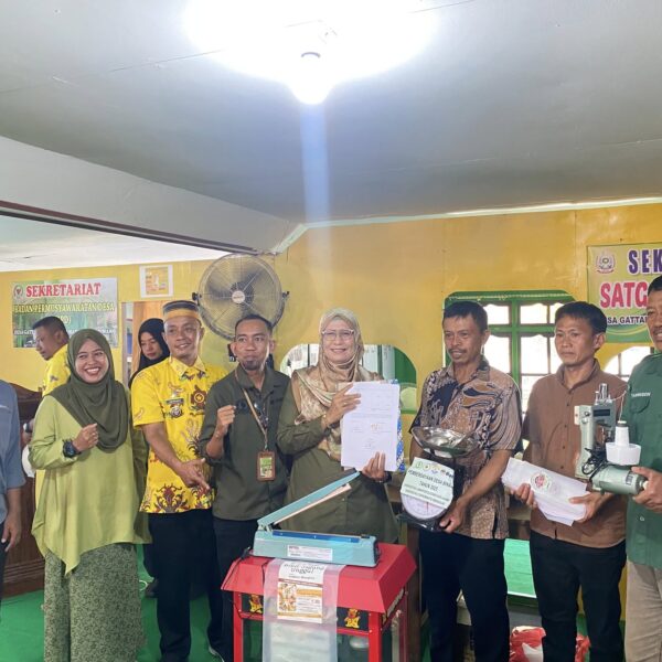 Dari Kampus untuk Desa: Unipol Serahkan Bantuan Alat Pengolahan Jagung Berbasis Inovasi Teknologi Kepada Kelompok Tani di Desa Gattareng Toa.