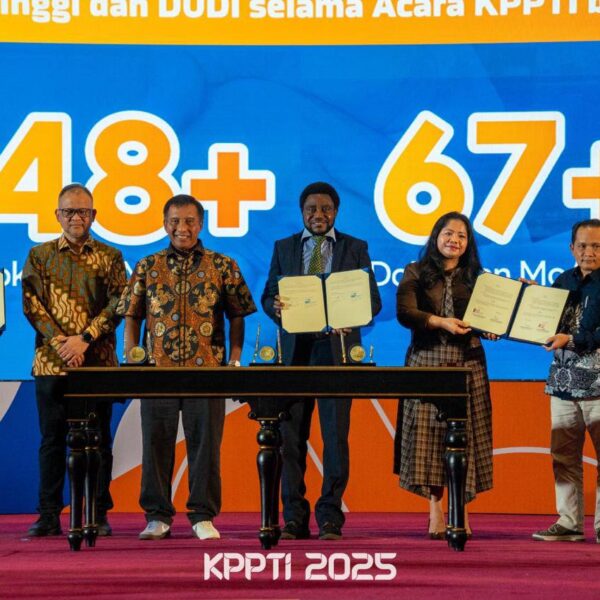 Penandatanganan MoU Unipol & UNESA di Ajang KPPTI 2025